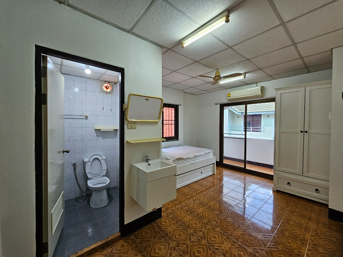 Condo · Huai Khwang, bangkok — photo 2