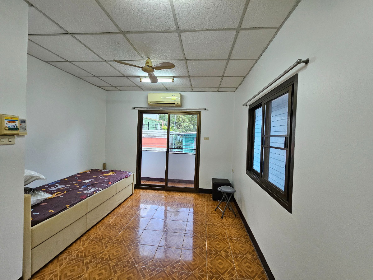 Condo · Huai Khwang, bangkok — photo 4
