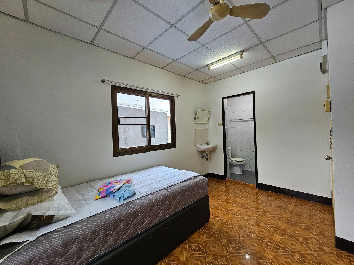 Condo · Huai Khwang, bangkok — photo 1