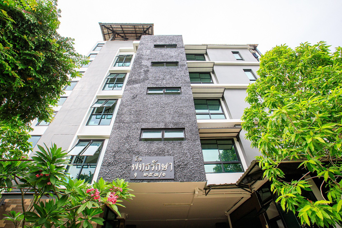 Condo · Wang Thonglang, bangkok — photo 1