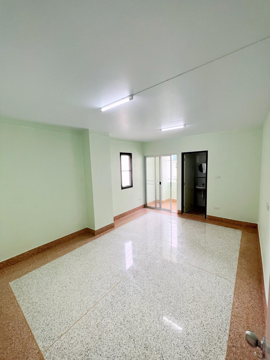 Condo — photo 5