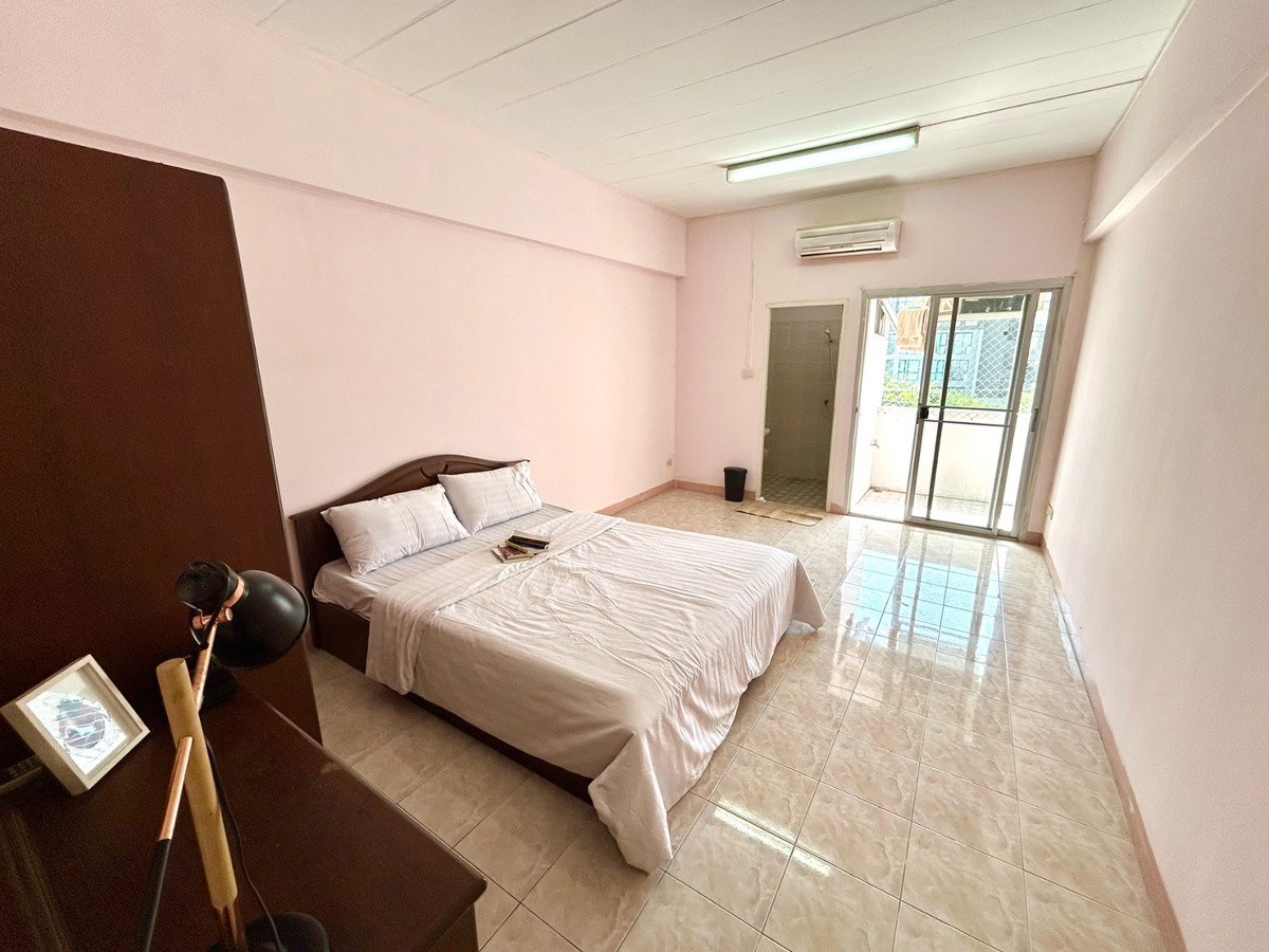 Condo · Phra Khanong, bangkok