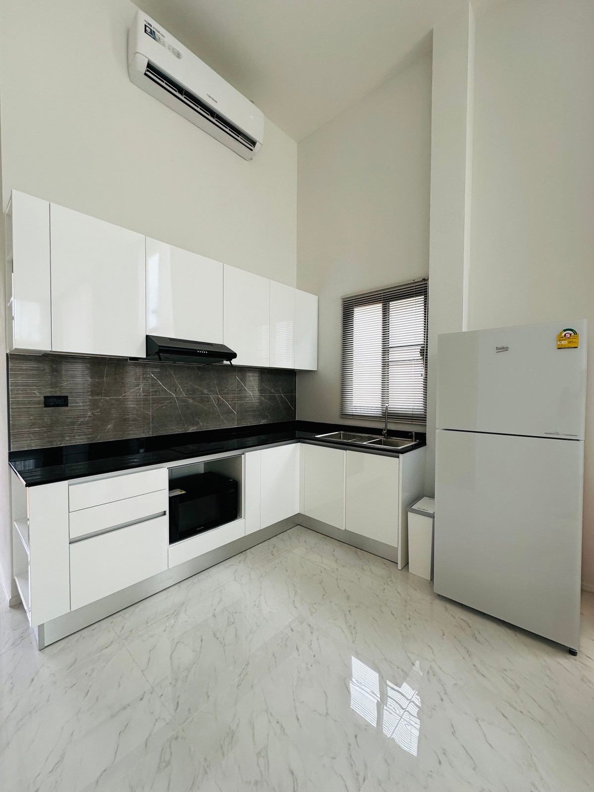Condo — photo 3