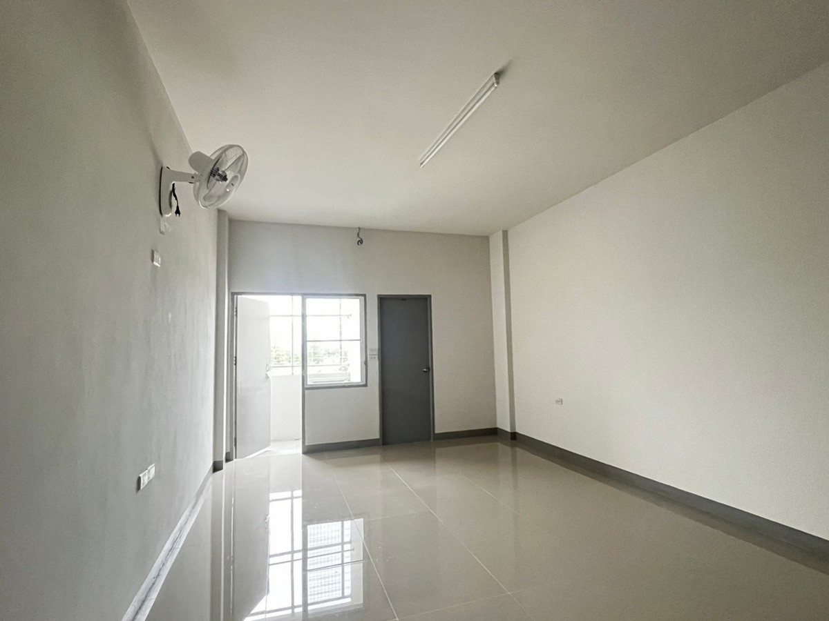 Condo — photo 1