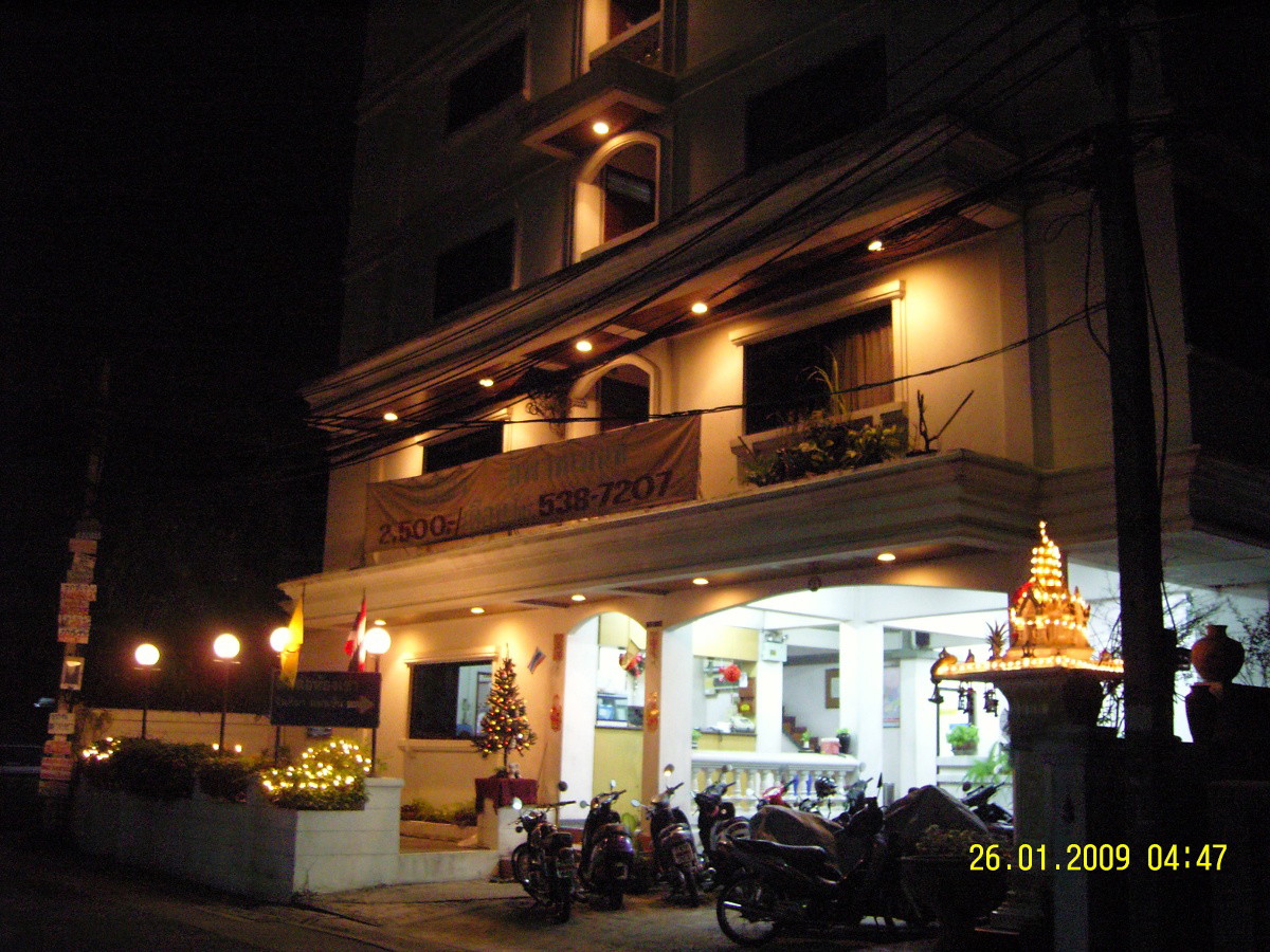 Condo · Wang Thonglang, bangkok — photo 1