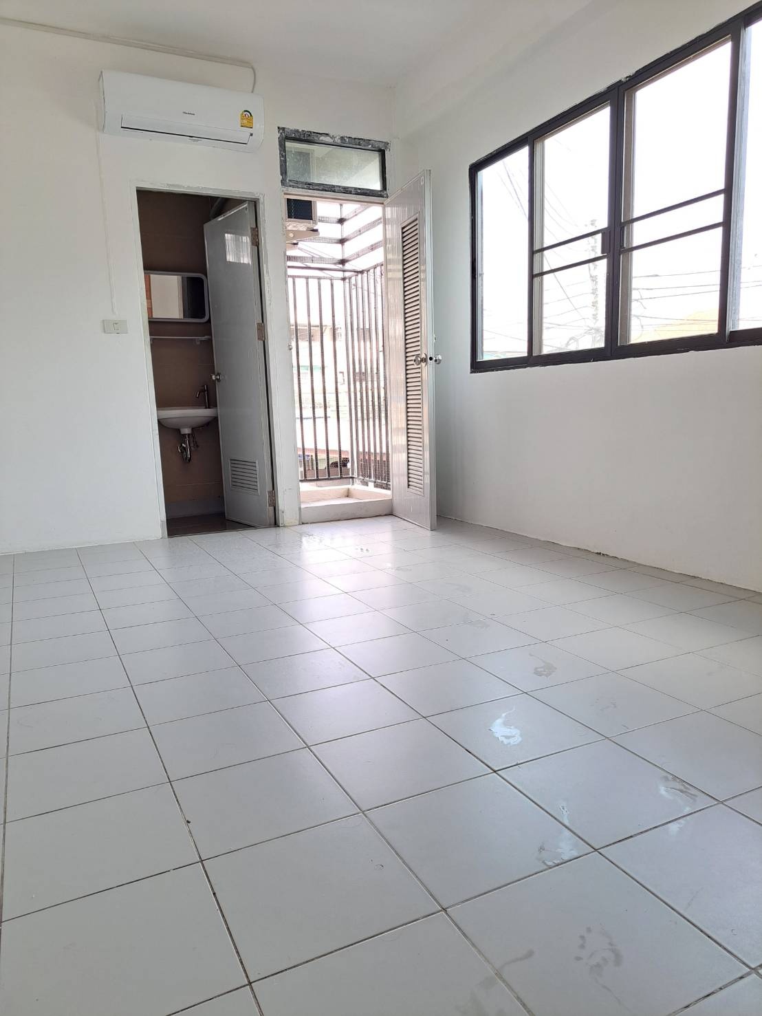 Condo · Mueang Samut Prakan — photo 2