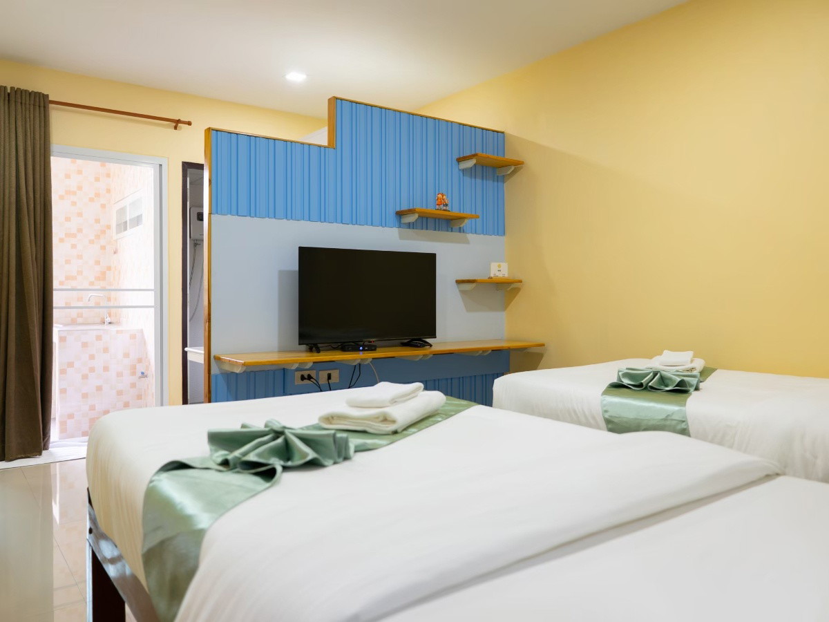1 Bed Condo — photo 3