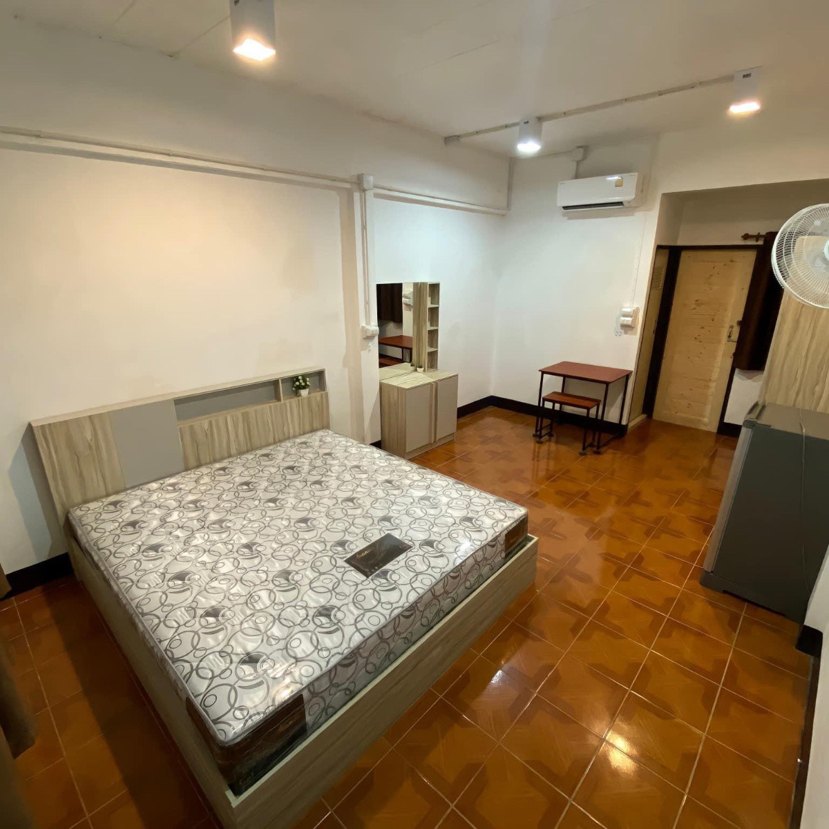 Condo — photo 1