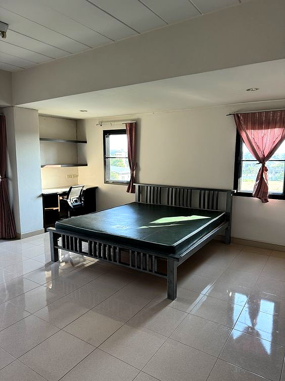 Pictures of Thepee Mansion 4/16