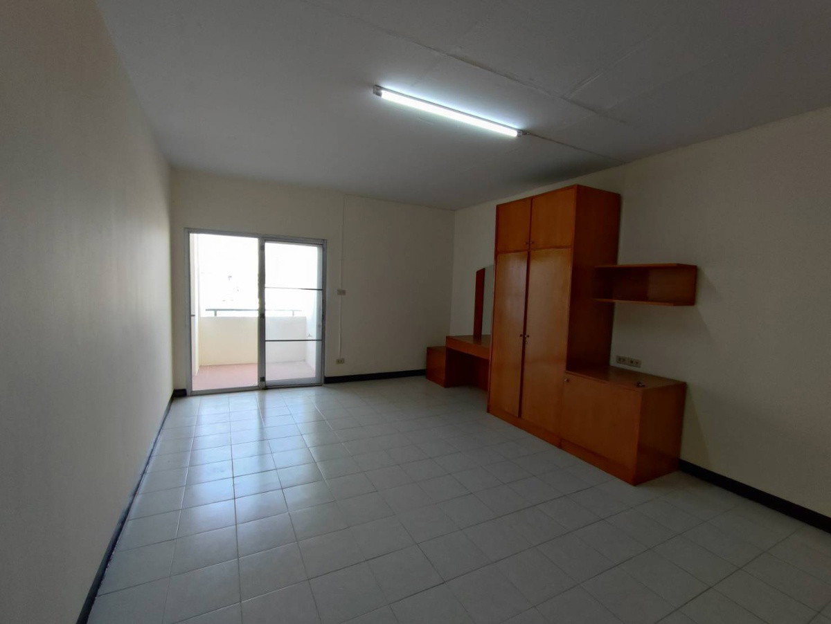 Condo — photo 2