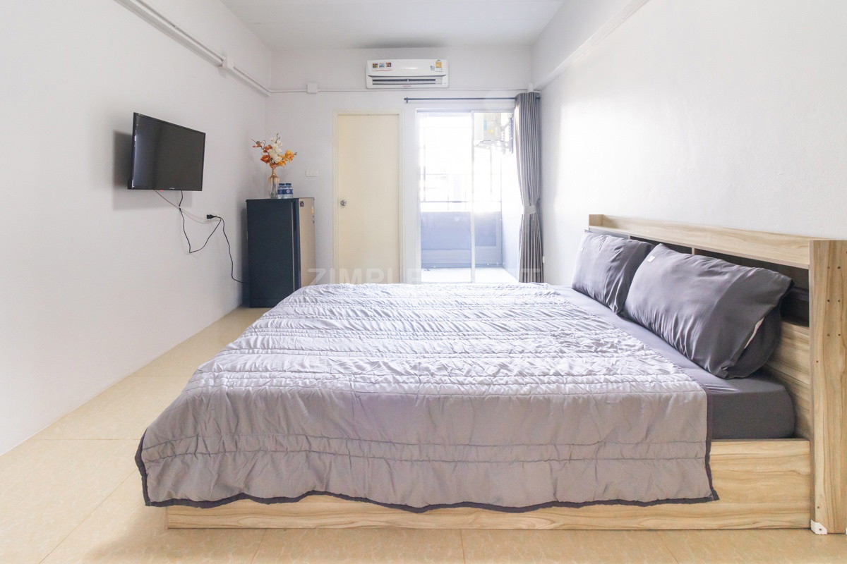 Condo · Wang Thonglang, bangkok — photo 4