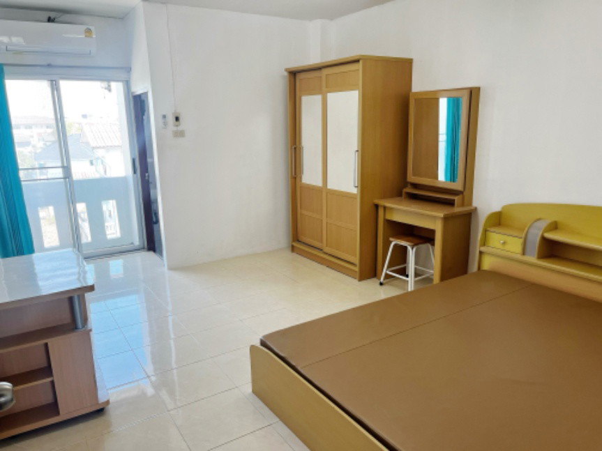 Condo — photo 1