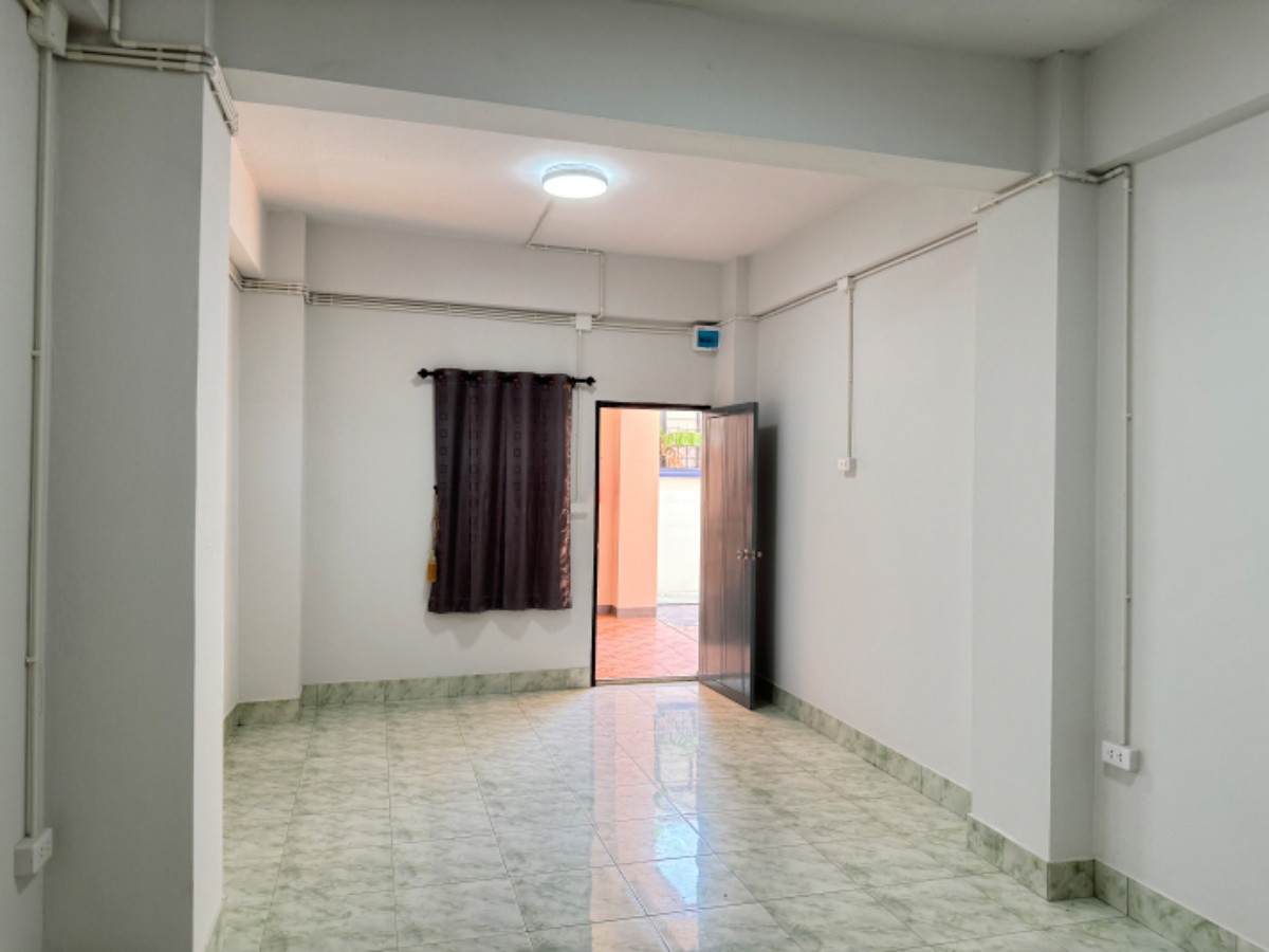 Condo · Mueang Samut Prakan — photo 5