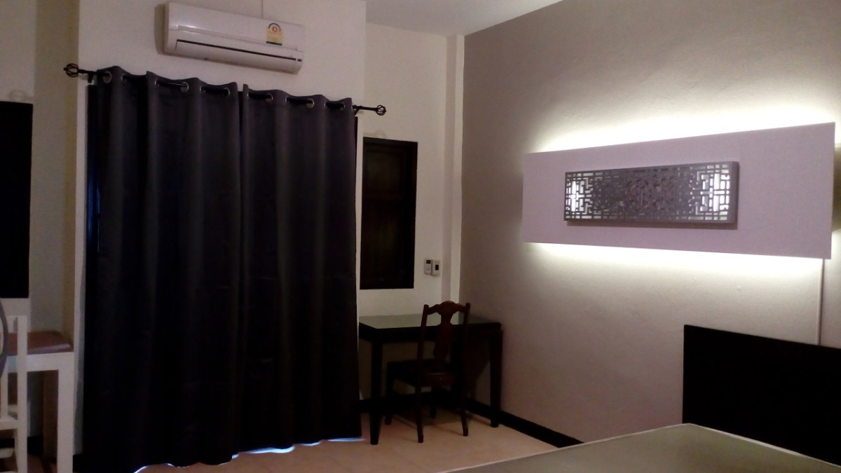 Condo · Bang Rak, bangkok — photo 1