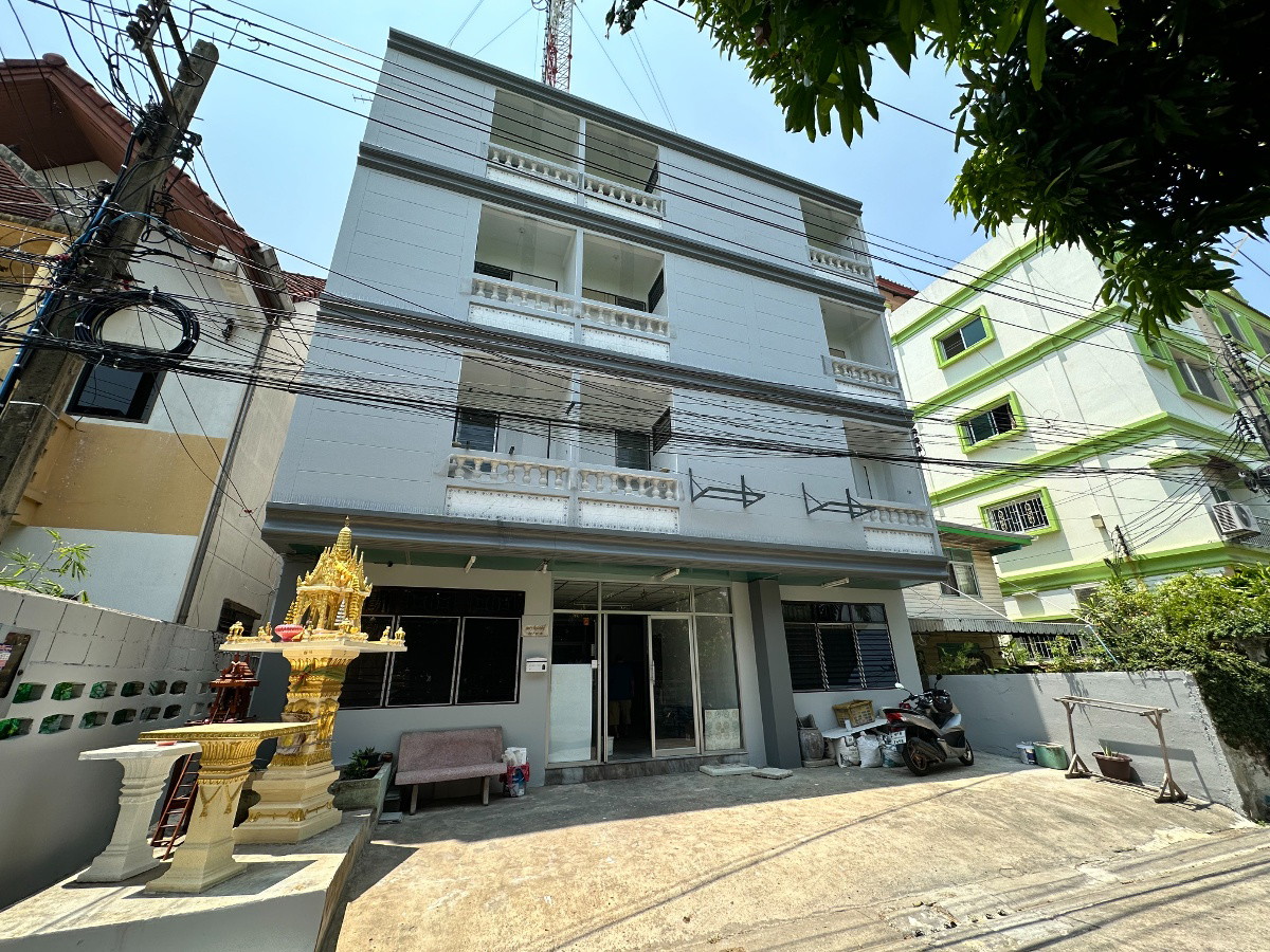 Condo · Bangkok Noi, bangkok — photo 1