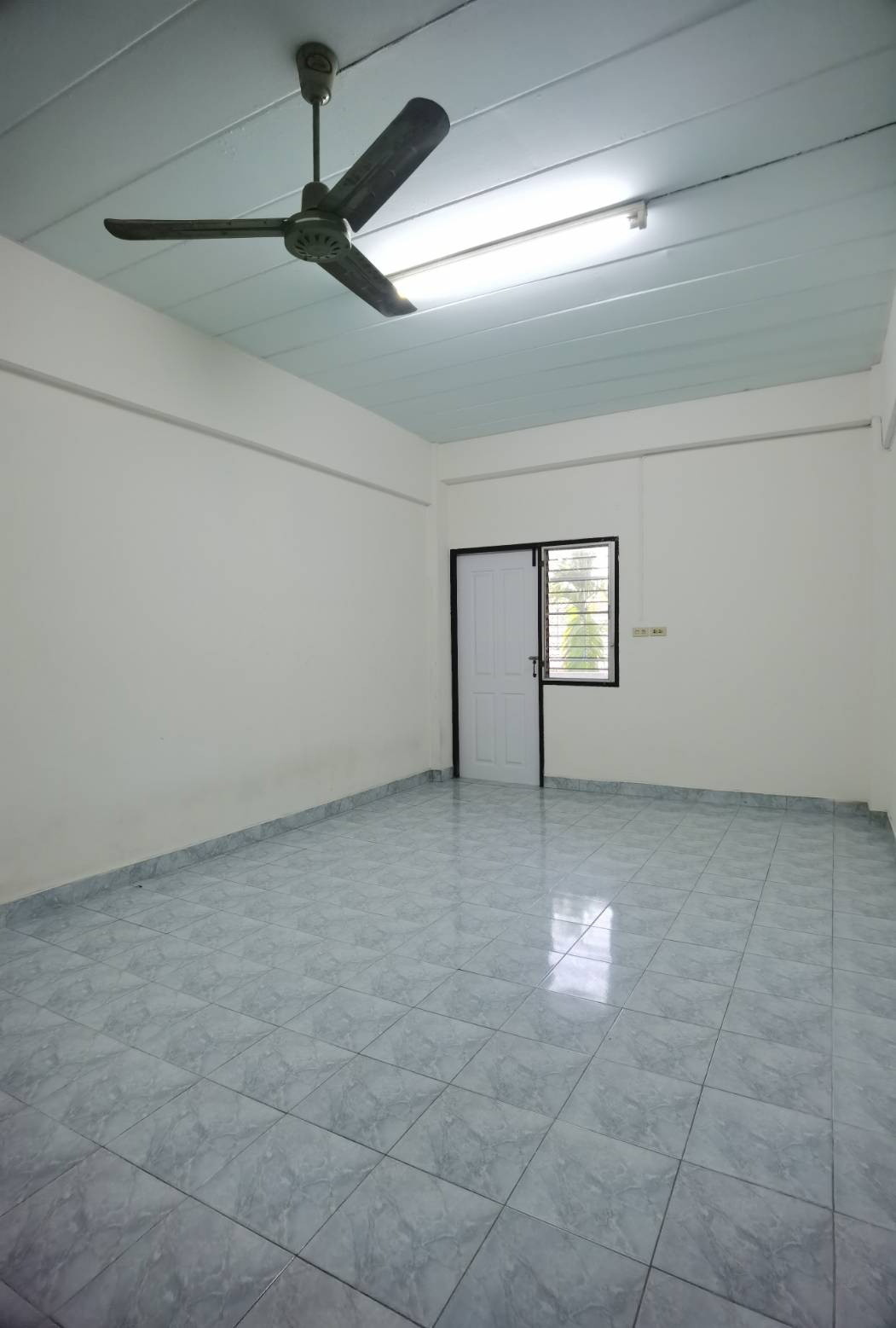 Condo — photo 2