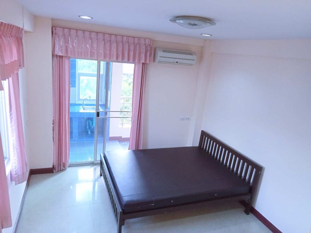 Condo · Bang Na, bangkok — photo 1