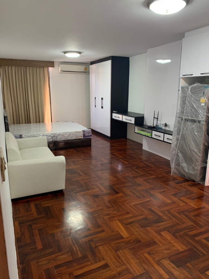 S House — photo 1