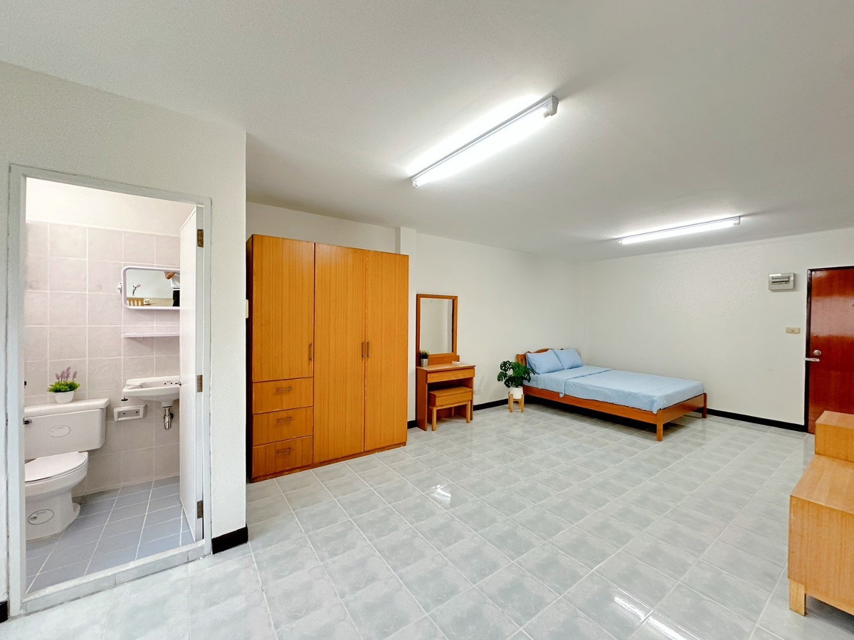 Condo · Wang Thonglang, bangkok — photo 2