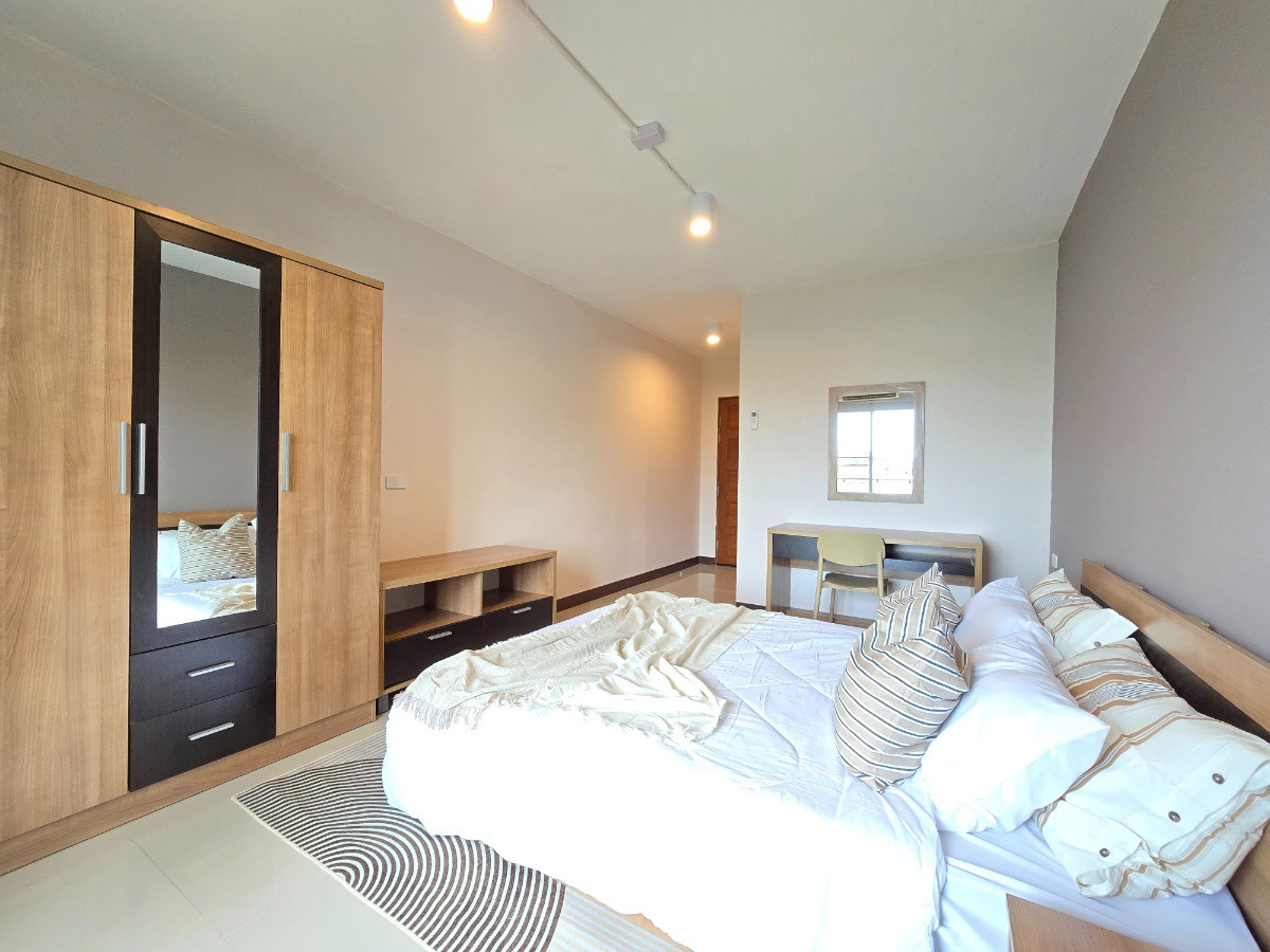 Condo · Wang Thonglang, bangkok — photo 4