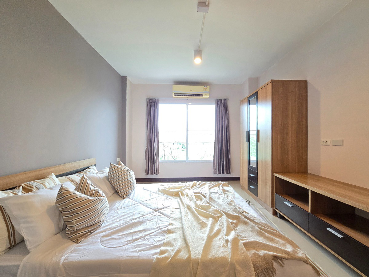 Condo · Wang Thonglang, bangkok — photo 5