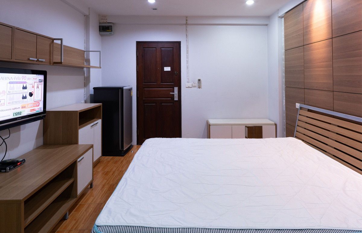 Condo · Phra Khanong, bangkok — photo 1