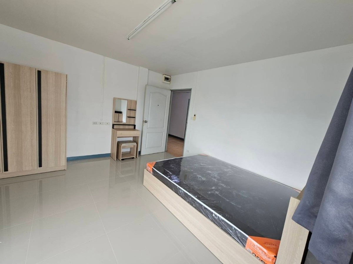 Condo · Wang Thonglang, bangkok — photo 1