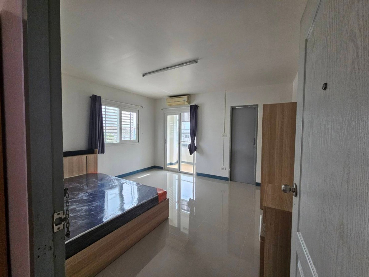 Condo · Wang Thonglang, bangkok — photo 2