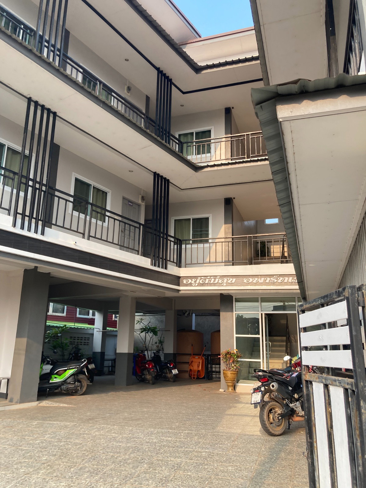Condo — photo 3