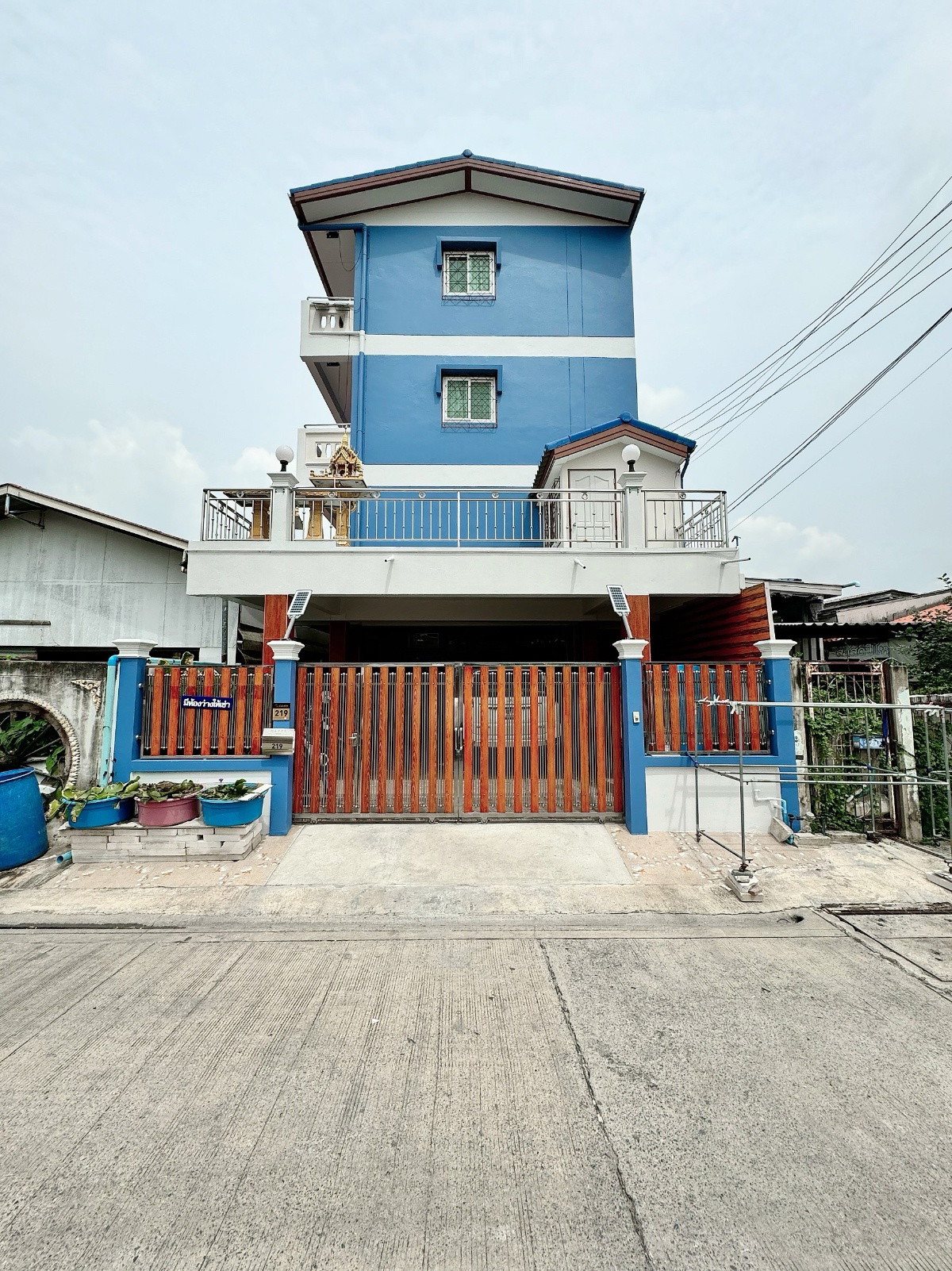 Condo — photo 1