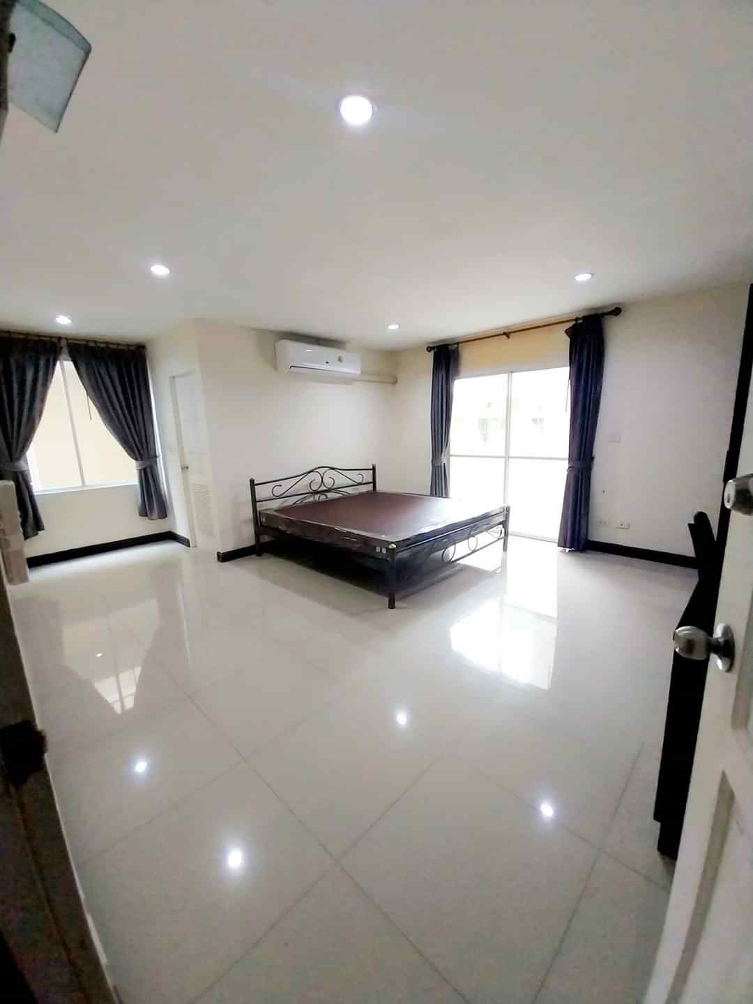 Condo · Mueang Nonthaburi — photo 1