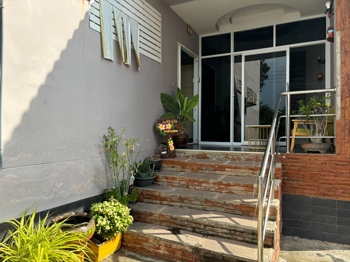 Condo — photo 1