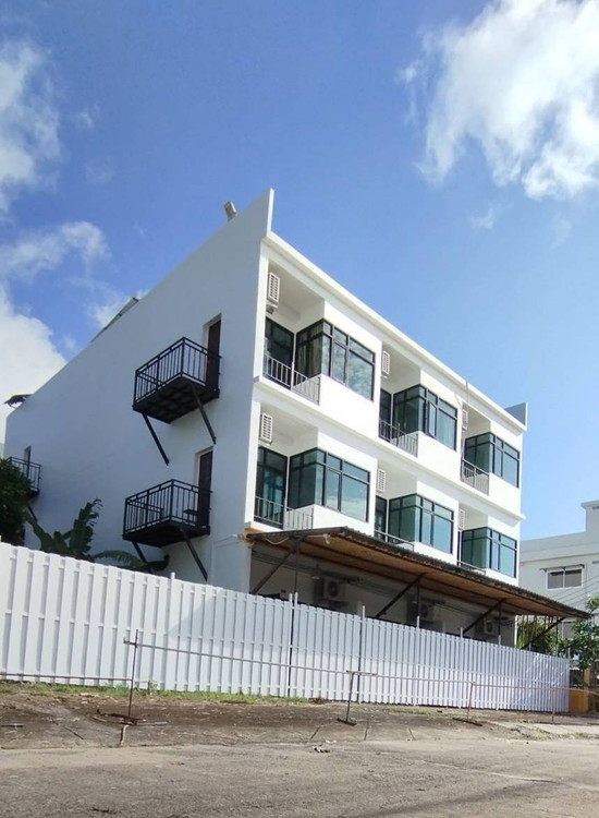 The Bedroom Naiharn Beach Phuket Apartment  - Apartment for Rent