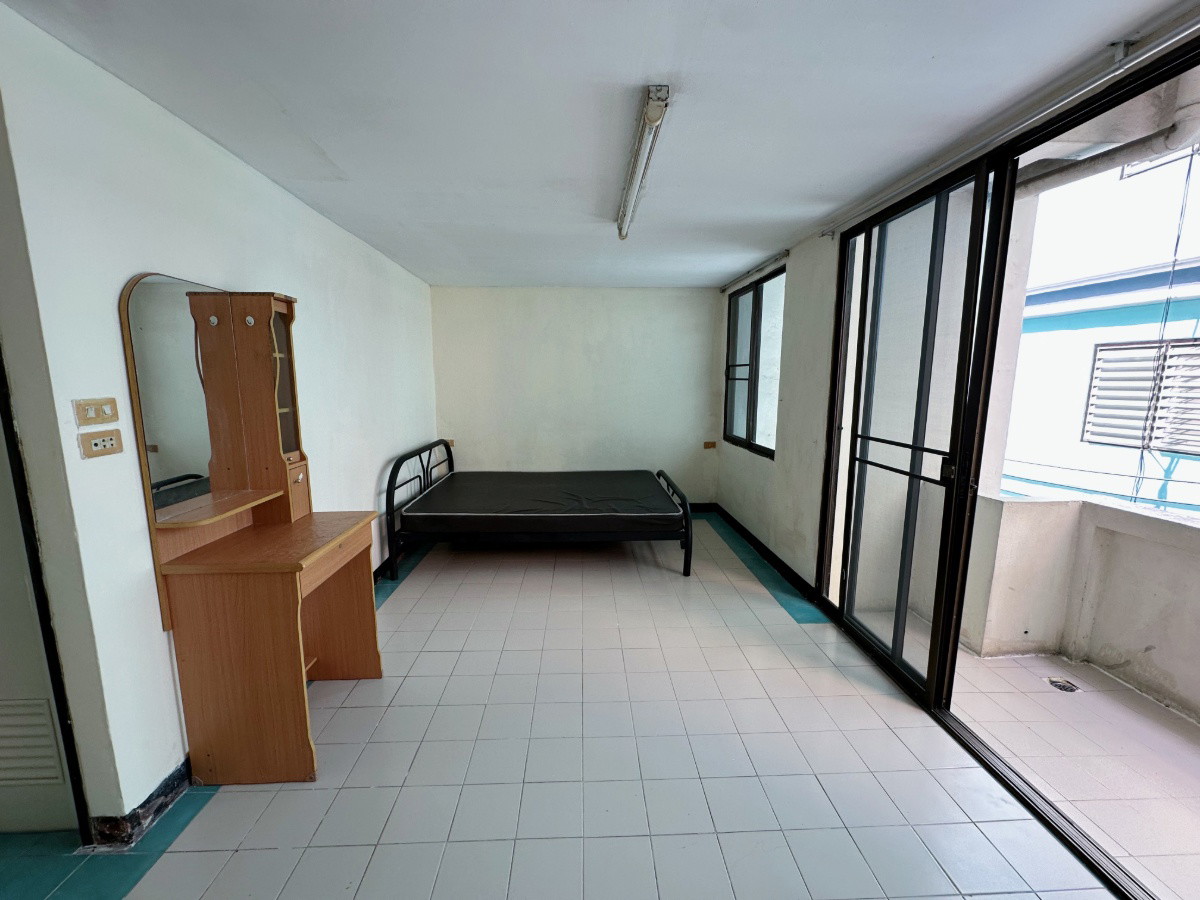 Condo · Huai Khwang, bangkok — photo 4