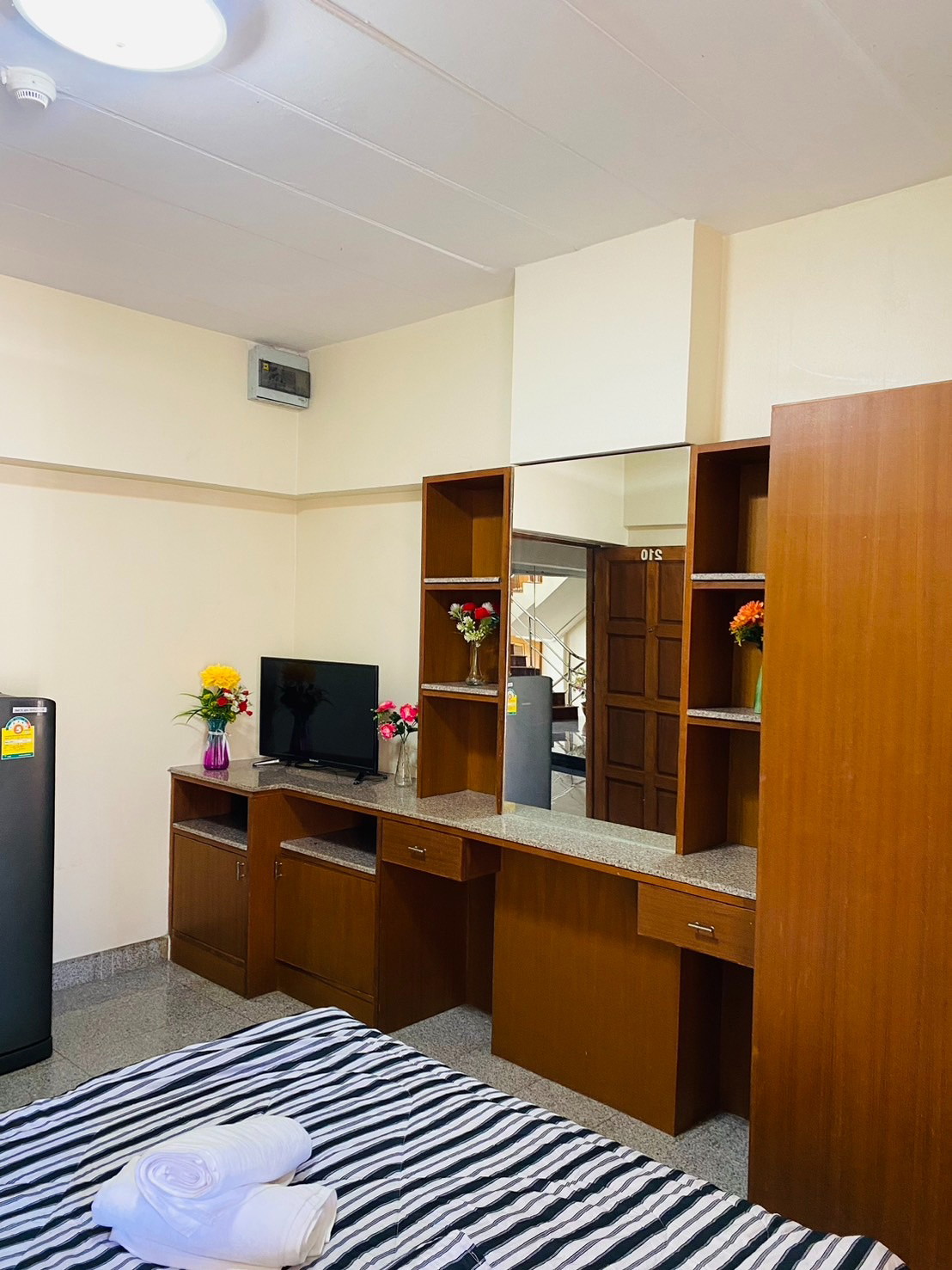 Condo · Huai Khwang, bangkok — photo 2