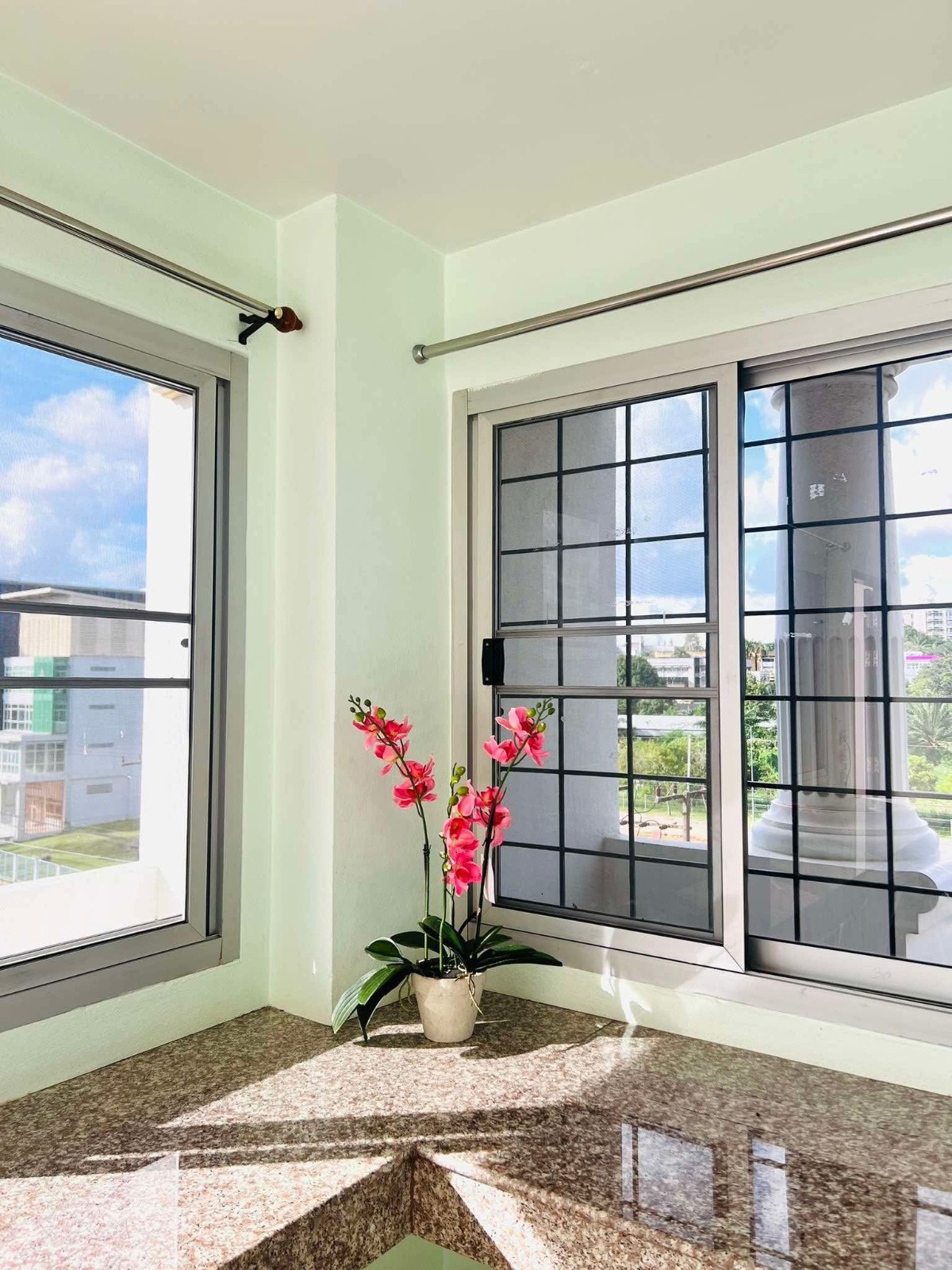 Condo — photo 3