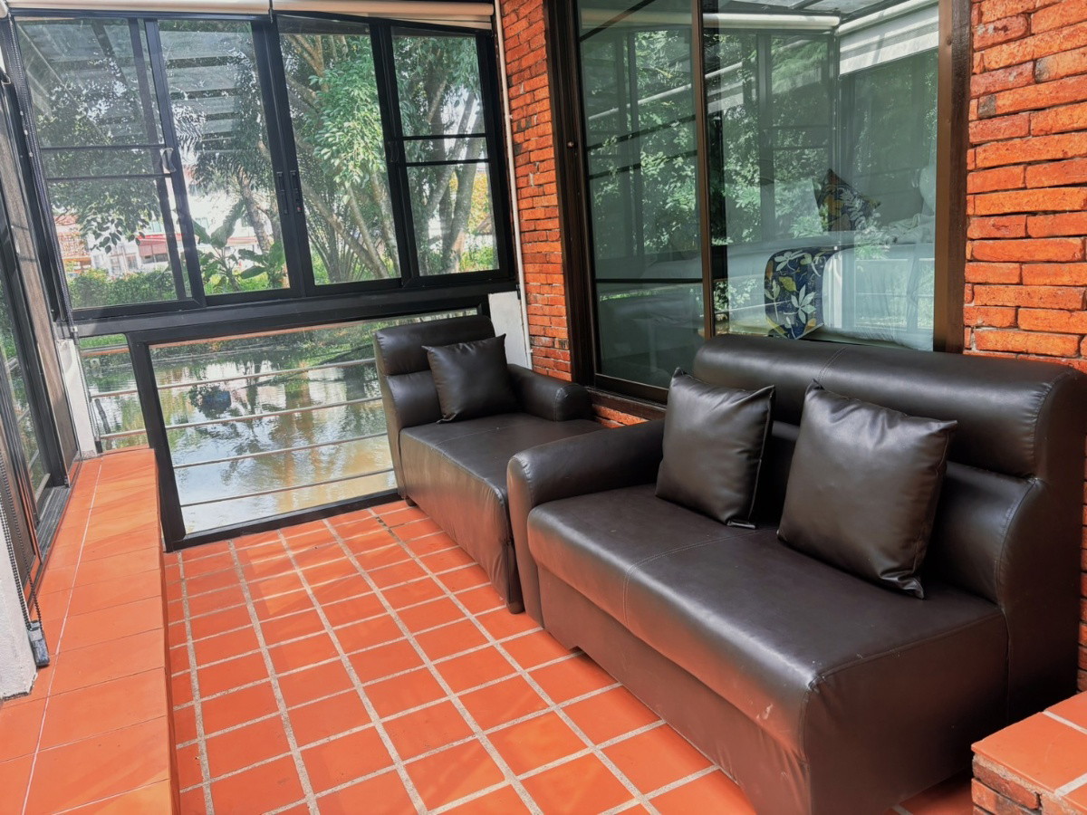 Condo — photo 2