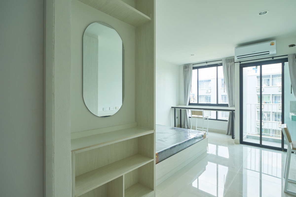 1 Bed Condo — photo 2