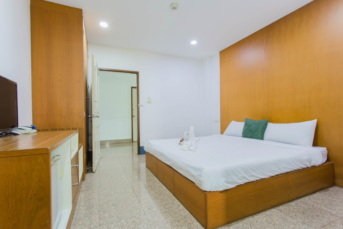 Condo · Wang Thonglang, bangkok — photo 5