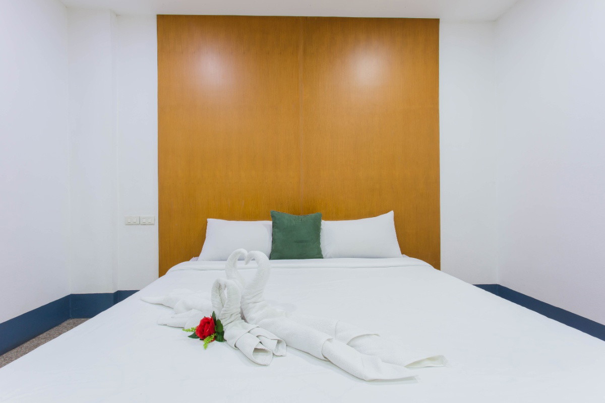 Condo · Wang Thonglang, bangkok — photo 1