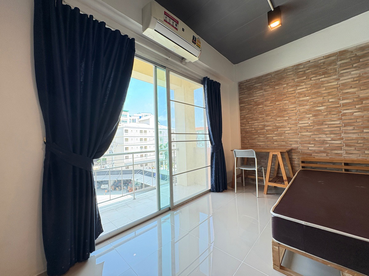 Condo · Mueang Chon Buri, chon_buri — photo 3
