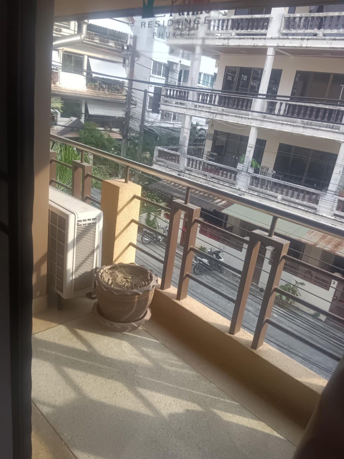 Golden palm residence — photo 1