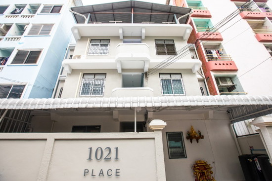 1021 PLACE - Apartment for Rent