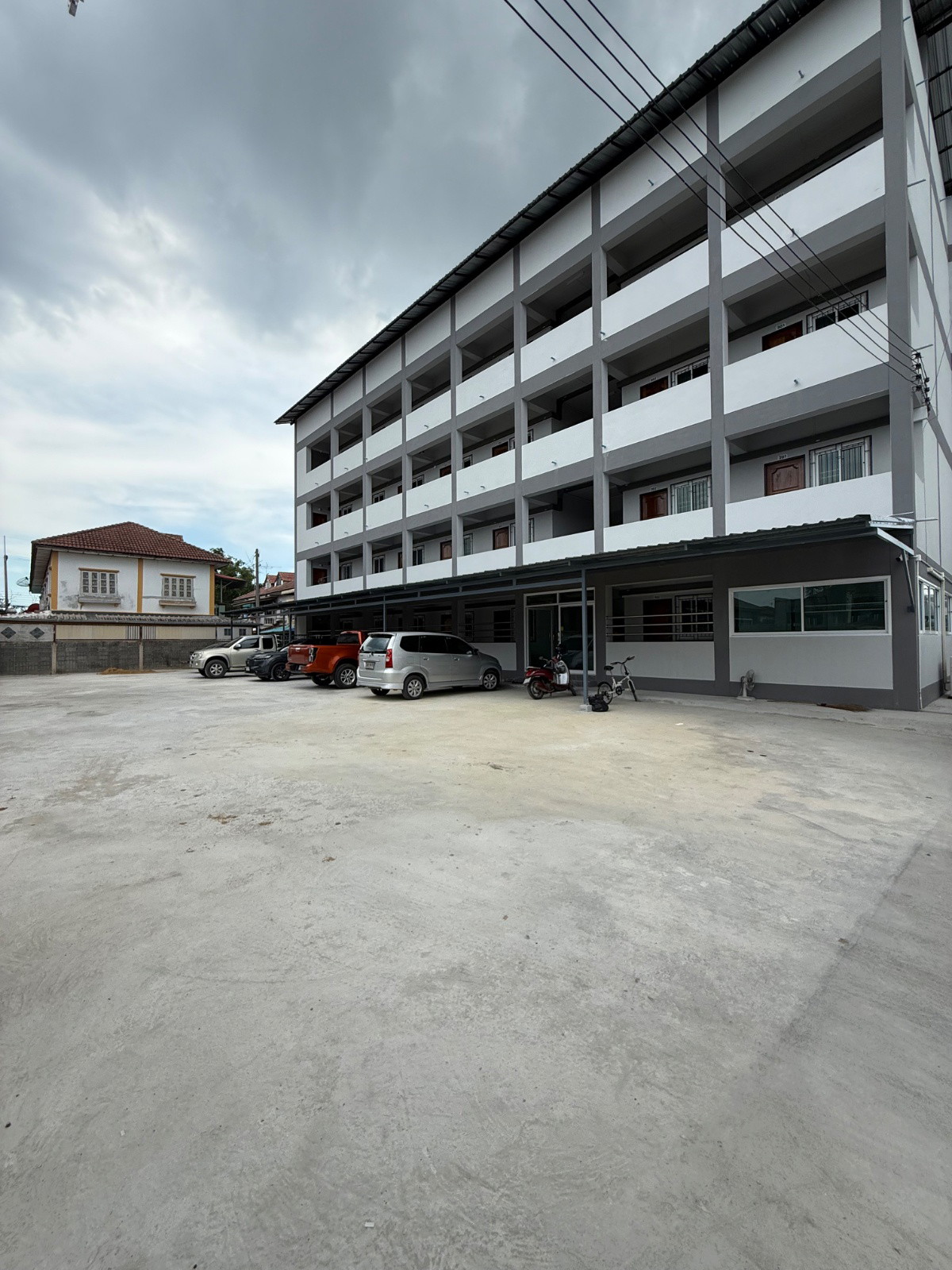 Condo — photo 2