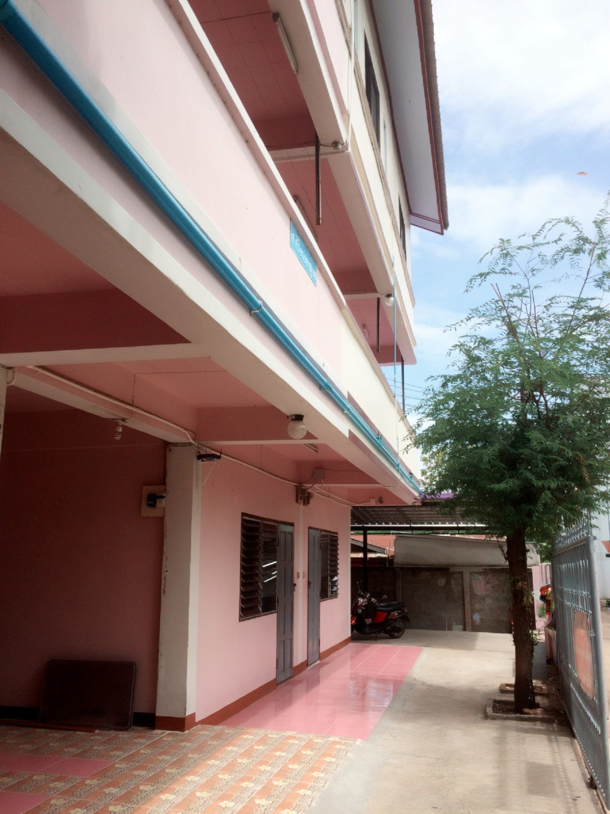 Condo — photo 1