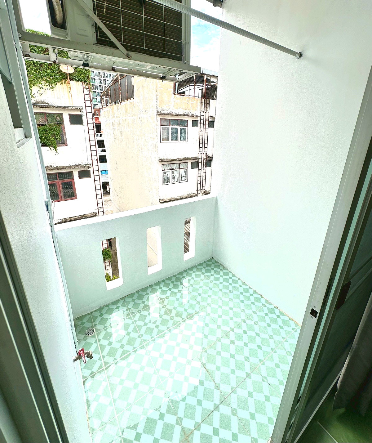 Pictures of KC. Apartment 6/11