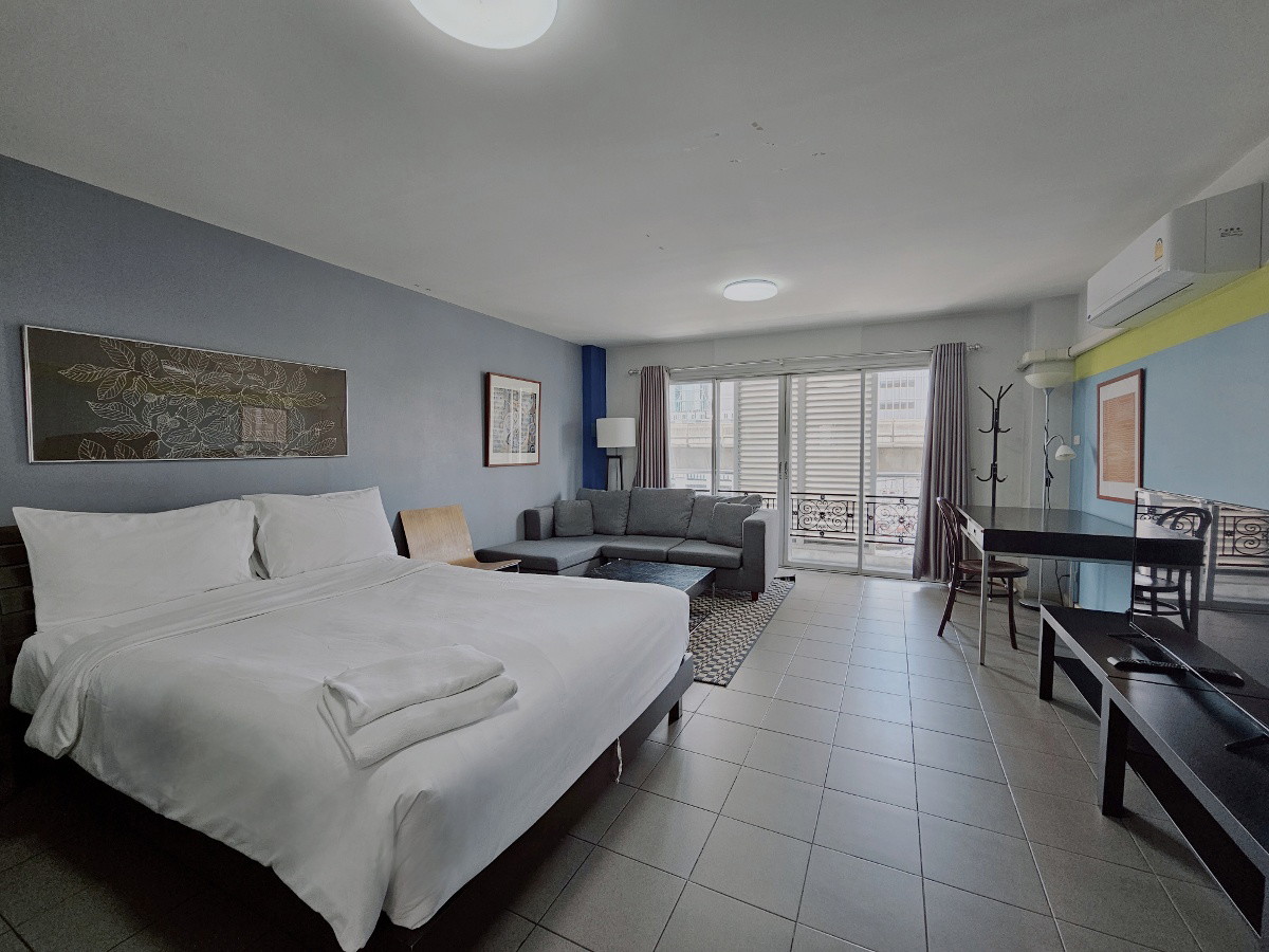 Condo · Bang Rak, bangkok — photo 1
