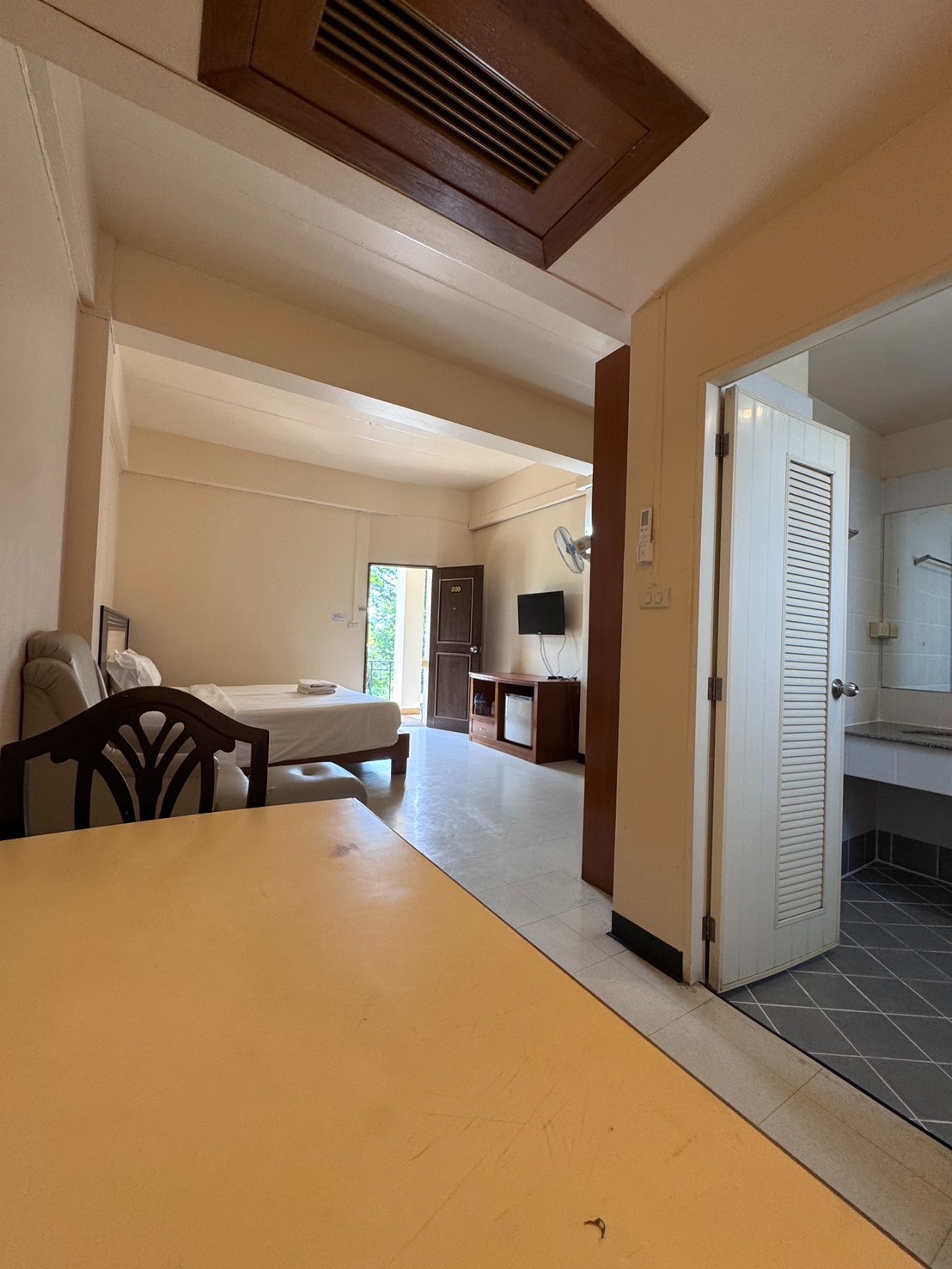 Condo — photo 2
