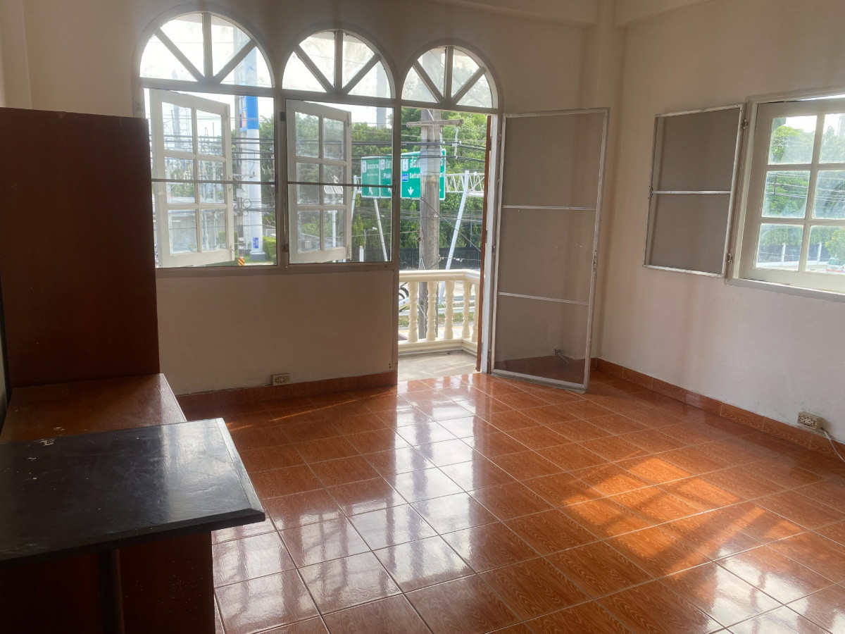 Condo — photo 1