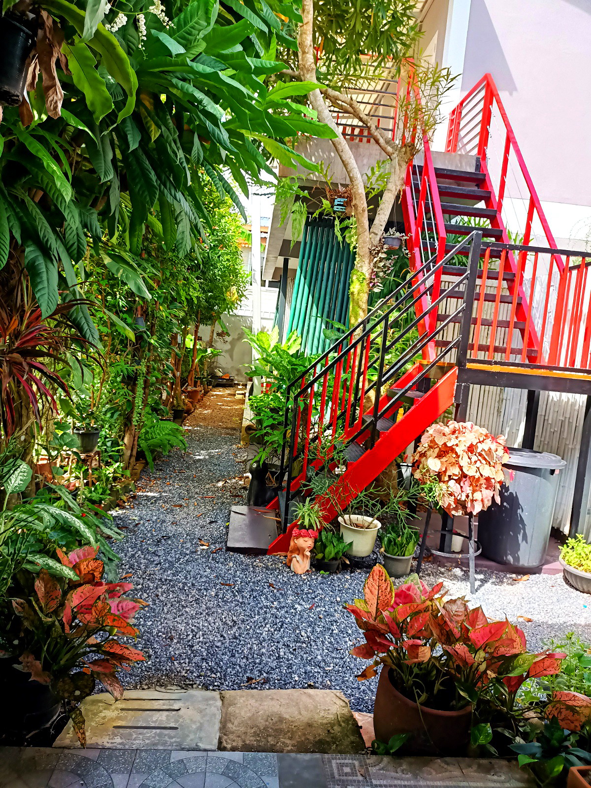 Pictures of Jon Cafe Krabi 14/21